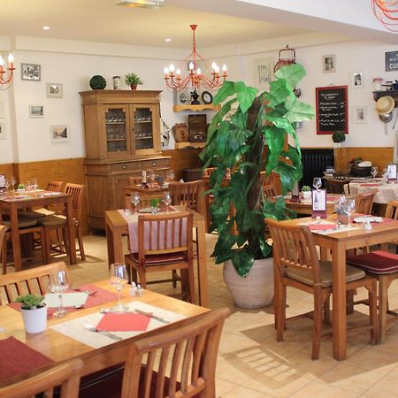Hotel-Restaurant Les Colonnades Saint-Fulgent Екстер'єр фото