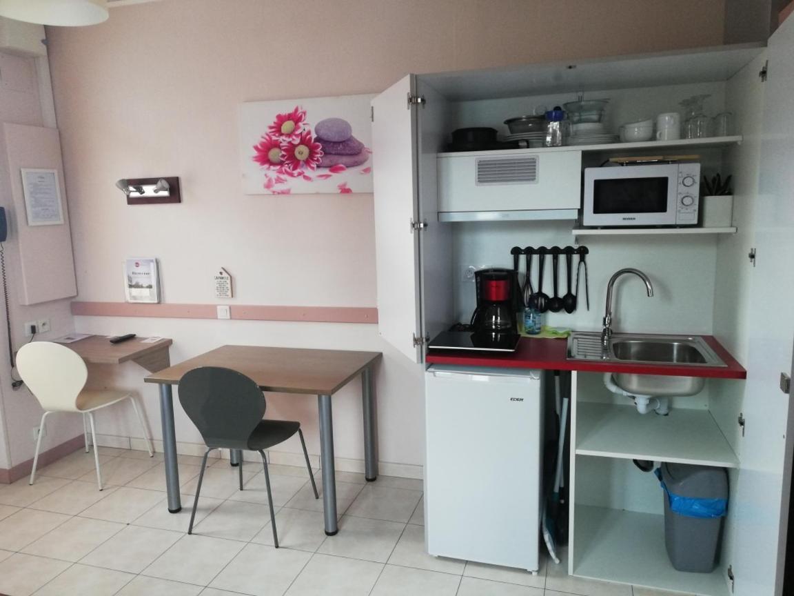 Hotel-Restaurant Les Colonnades Saint-Fulgent Екстер'єр фото