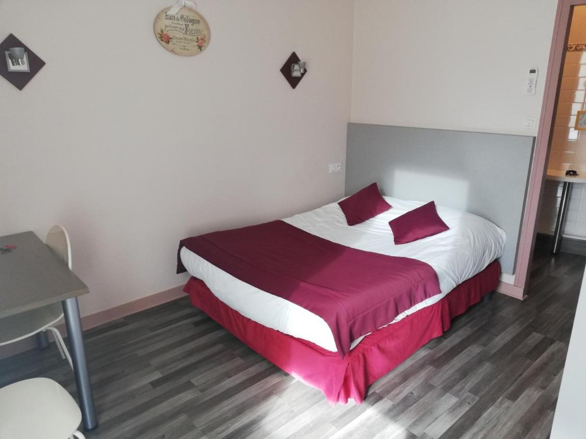 Hotel-Restaurant Les Colonnades Saint-Fulgent Екстер'єр фото