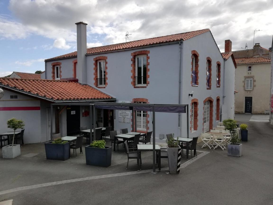 Hotel-Restaurant Les Colonnades Saint-Fulgent Екстер'єр фото