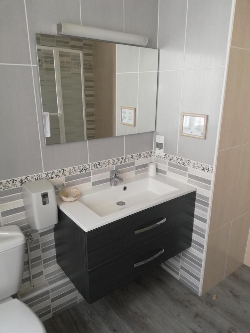 Hotel-Restaurant Les Colonnades Saint-Fulgent Екстер'єр фото