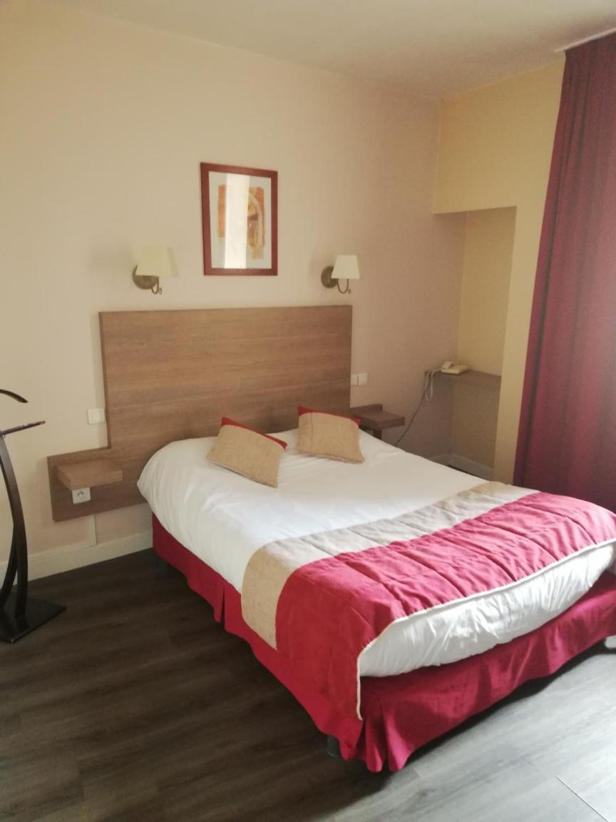 Hotel-Restaurant Les Colonnades Saint-Fulgent Екстер'єр фото