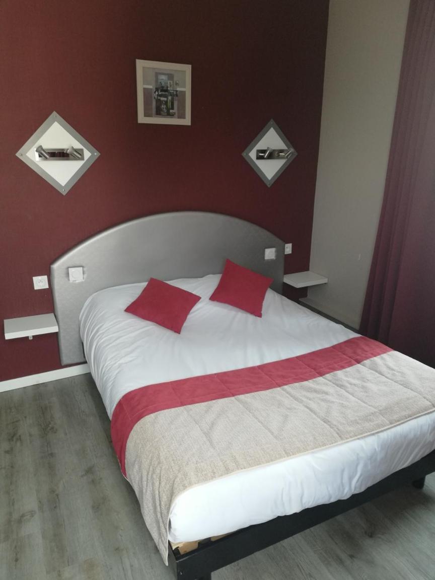 Hotel-Restaurant Les Colonnades Saint-Fulgent Екстер'єр фото