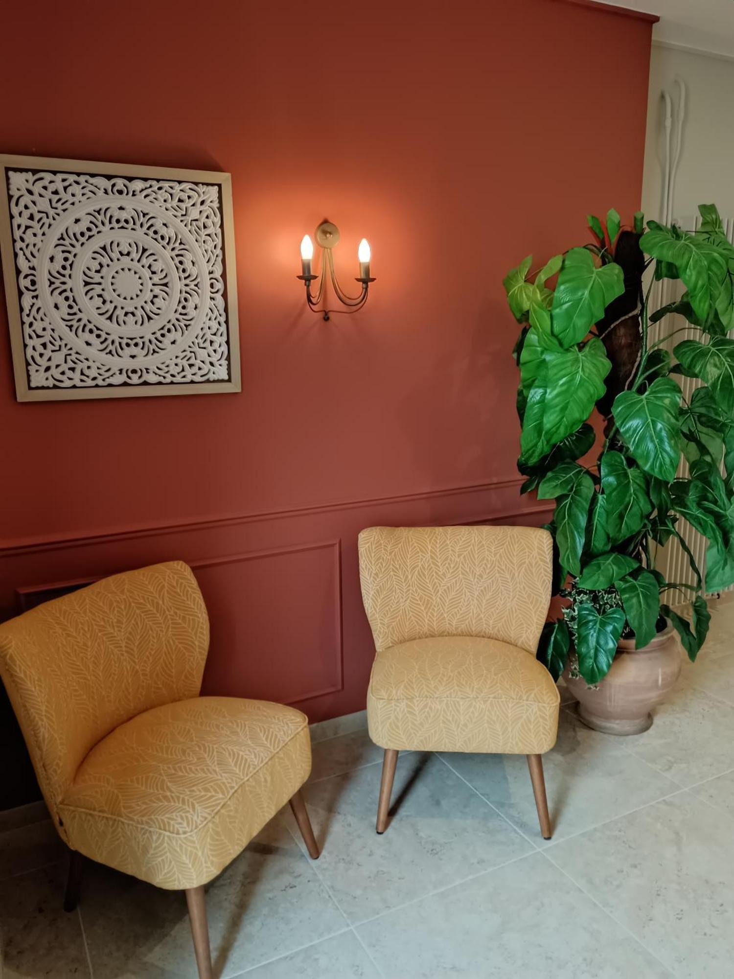 Hotel-Restaurant Les Colonnades Saint-Fulgent Екстер'єр фото