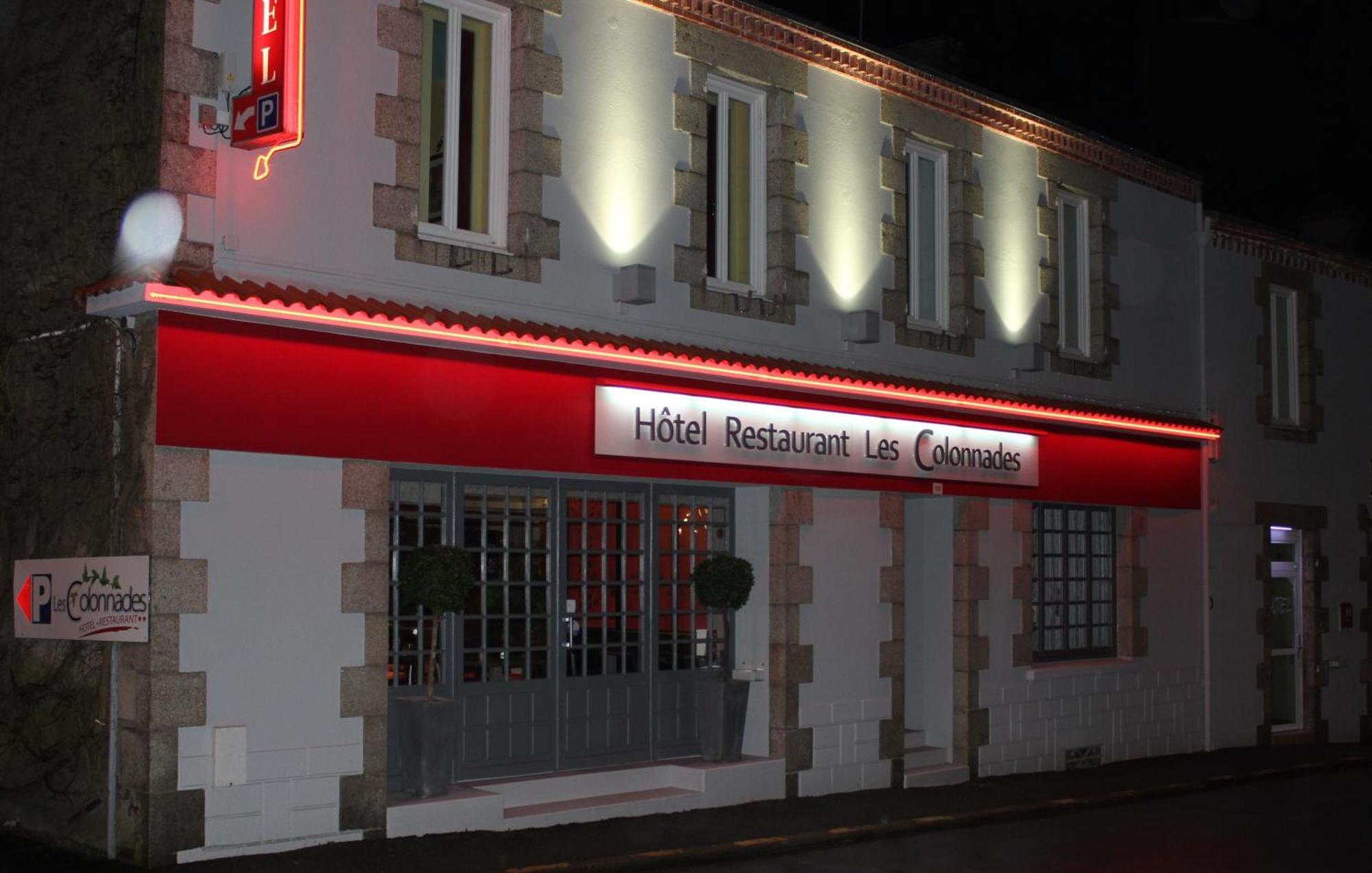 Hotel-Restaurant Les Colonnades Saint-Fulgent Екстер'єр фото