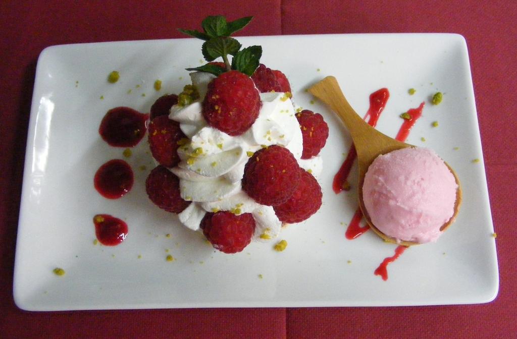 Hotel-Restaurant Les Colonnades Saint-Fulgent Екстер'єр фото