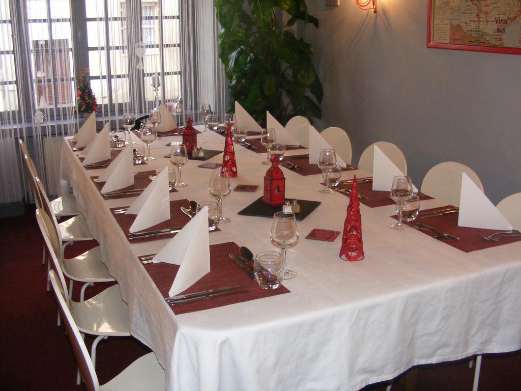 Hotel-Restaurant Les Colonnades Saint-Fulgent Екстер'єр фото