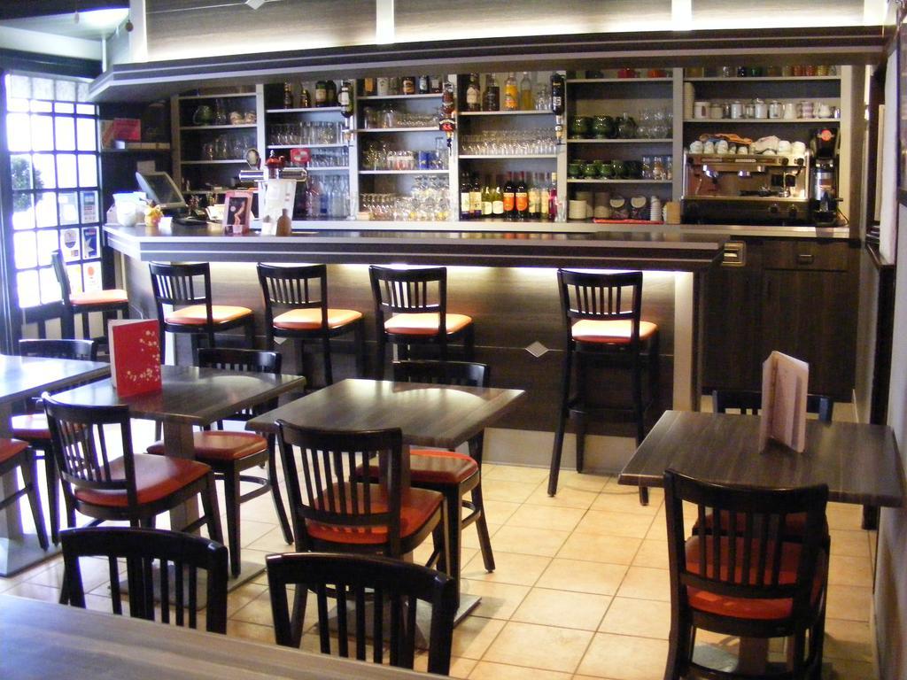 Hotel-Restaurant Les Colonnades Saint-Fulgent Екстер'єр фото