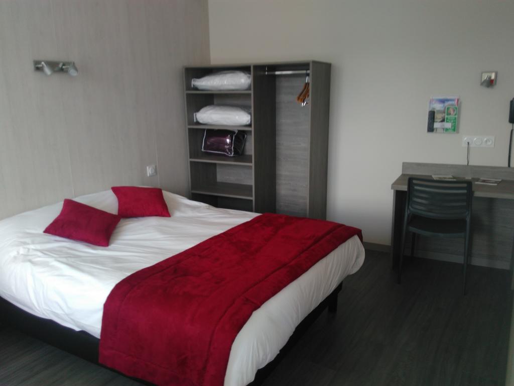 Hotel-Restaurant Les Colonnades Saint-Fulgent Екстер'єр фото