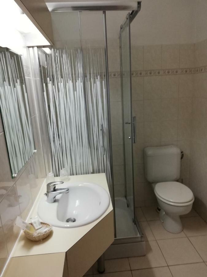 Hotel-Restaurant Les Colonnades Saint-Fulgent Екстер'єр фото