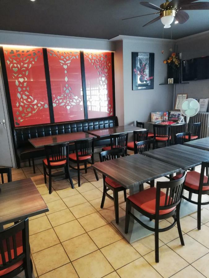 Hotel-Restaurant Les Colonnades Saint-Fulgent Екстер'єр фото