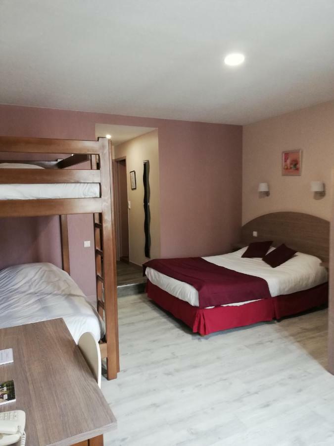 Hotel-Restaurant Les Colonnades Saint-Fulgent Екстер'єр фото
