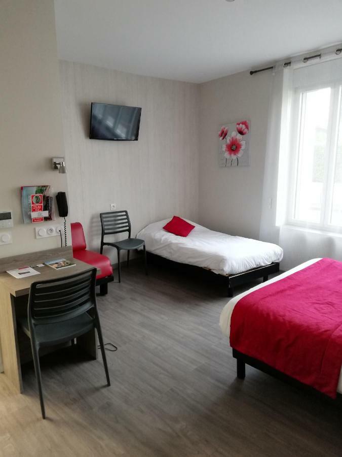 Hotel-Restaurant Les Colonnades Saint-Fulgent Екстер'єр фото