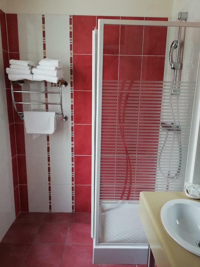 Hotel-Restaurant Les Colonnades Saint-Fulgent Екстер'єр фото